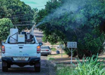 Fumacê percorre quatro bairros de Campo Grande para reforçar combate à dengue nesta quinta-feira