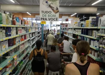 Consumo nos lares brasileiros sobe 3,2% em março ante igual mês de 2025, revela Abras