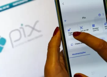 Novo golpe clona conversas no WhatsApp para desviar Pix das vítimas