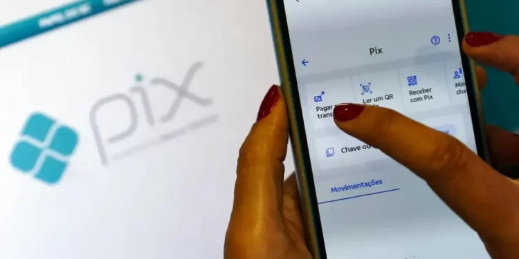 Novo golpe clona conversas no WhatsApp para desviar Pix das vítimas