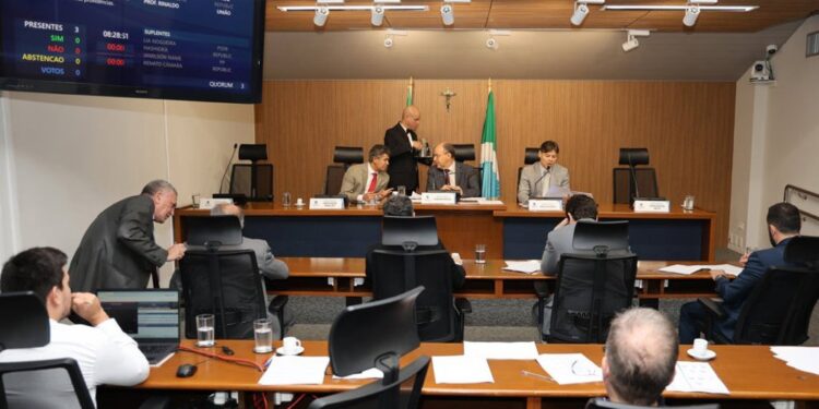CCJR aprova campanha “Outubrinho Rosa” e projeto segue tramitação na Assembleia de MS