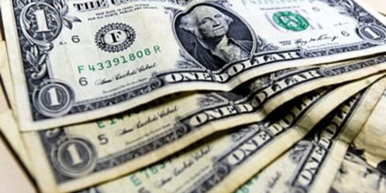 Dólar cai 0,45% e fecha a R$ 4,98 com correção após ‘Flávio Day 2.0’
