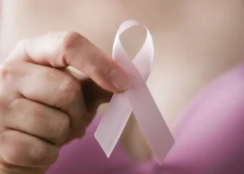 Anvisa aprova nova opção de tratamento para câncer de mama agressivo no Brasil