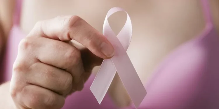 Anvisa aprova nova opção de tratamento para câncer de mama agressivo no Brasil