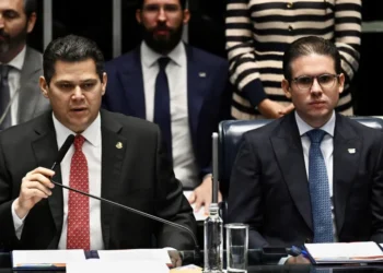 Hugo Motta diz que Alcolumbre dará ‘tramitação correta’ à PEC do fim da escala 6×1 no Senado