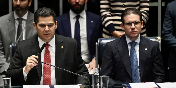 Hugo Motta diz que Alcolumbre dará ‘tramitação correta’ à PEC do fim da escala 6×1 no Senado