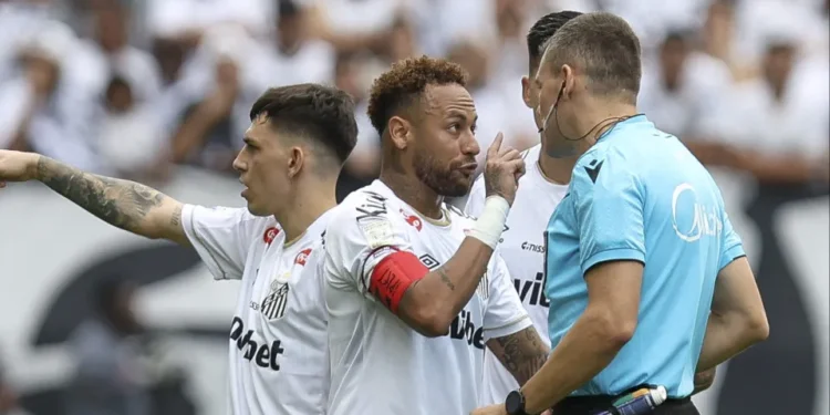 Erro de arbitragem marca saída de Neymar e Santos sofre goleada do Coritiba no Brasileirão