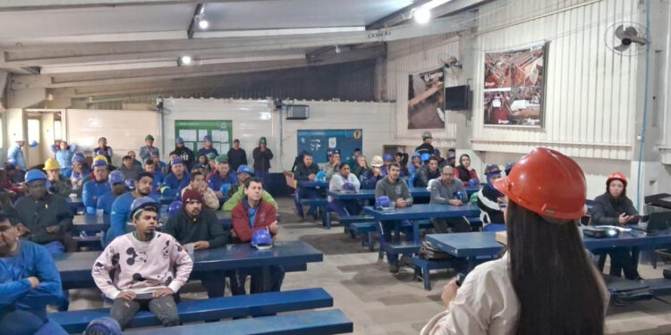 Maio Amarelo: Motiva Pantanal reforça alerta contra uso do celular ao volante na BR-163/MS