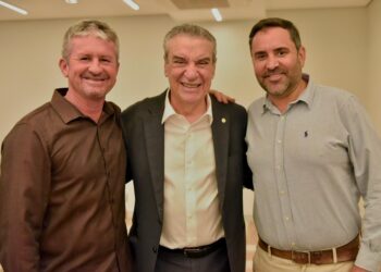 Prefeito Weliton Guimarães participa do lançamento do Programa “Em Conta”, que pode garantir até 20% de desconto na energia para famílias de Alcinópolis.