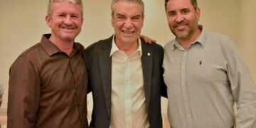 Prefeito Weliton Guimarães participa do lançamento do Programa “Em Conta”, que pode garantir até 20% de desconto na energia para famílias de Alcinópolis.