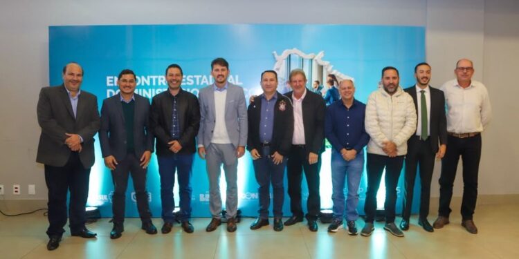 Prefeito Weliton Guimarães e vice participam de encontro estadual sobre governança pública e integridade