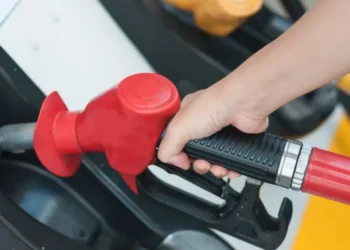 Queda no preço da gasolina ajuda a desacelerar inflação ao consumidor em maio, aponta FGV