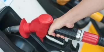 Queda no preço da gasolina ajuda a desacelerar inflação ao consumidor em maio, aponta FGV