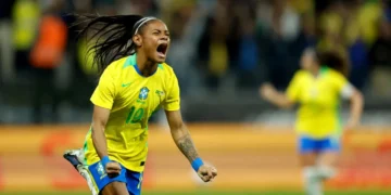 Brasil vence Estados Unidos de virada em amistoso e empolga torcida em São Paulo