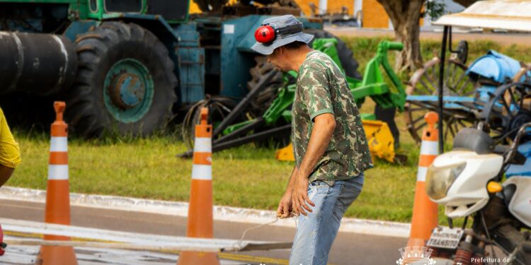 Prefeitura reforça sinalização nos acessos à BR-163 para aumentar segurança em São Gabriel do Oeste