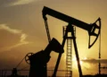 Petróleo dispara com incertezas sobre reabertura do Estreito de Hormuz