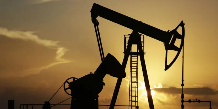 Petróleo dispara com incertezas sobre reabertura do Estreito de Hormuz