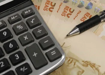Empresas projetam 2027 mais difícil, com juros altos, endividamento e risco de desaceleração