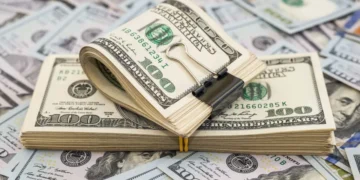 Bolsa avança e dólar sobe com expectativa por acordo no Oriente Médio e decisão do Copom