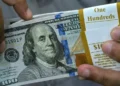 Mercado mantém projeções para inflação, juros, PIB e dólar em 2026