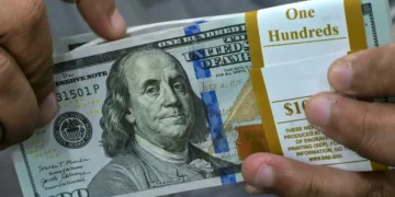 Mercado mantém projeções para inflação, juros, PIB e dólar em 2026