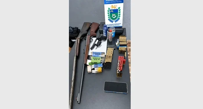 Denúncia de violência doméstica termina com prisão e apreensão de três armas em São Gabriel
