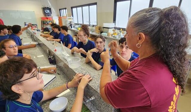 SED firma parceria para aproximar estudantes da Rede Estadual do mercado de trabalho