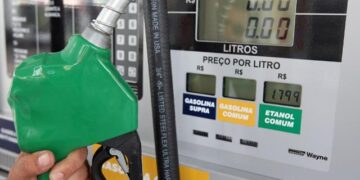 Petróleo encosta em US$ 110 e aumenta pressão sobre combustíveis e inflação no Brasil