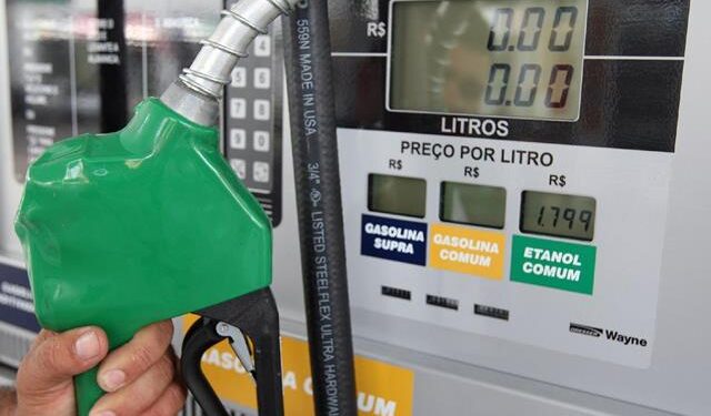 Petróleo encosta em US$ 110 e aumenta pressão sobre combustíveis e inflação no Brasil
