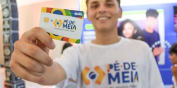 Pé-de-Meia começa a pagar sexta parcela nesta segunda-feira; veja calendário