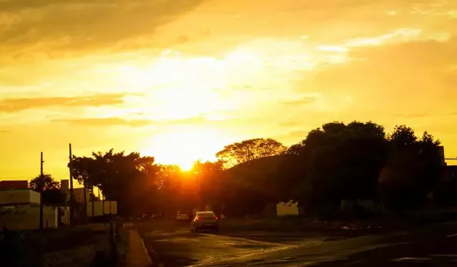 Calor de até 39°C antecede tempestades e ventos acima de 80 km/h em MS