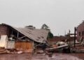 Temporal destelha 25 casas, derruba árvores e afeta estradas em Amambai