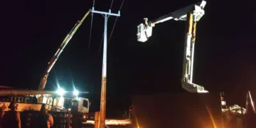 Terenos segue com reparos na rede elétrica após temporal derrubar postes